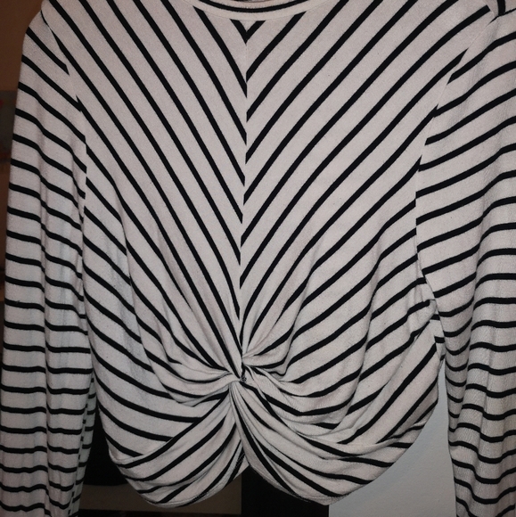 Illusion crop top (mock neck) - Picture 3 of 4